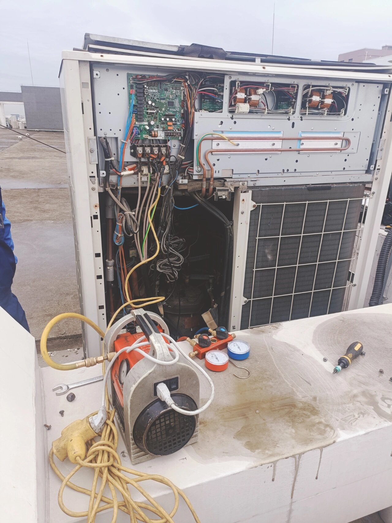 中央空调装置维建